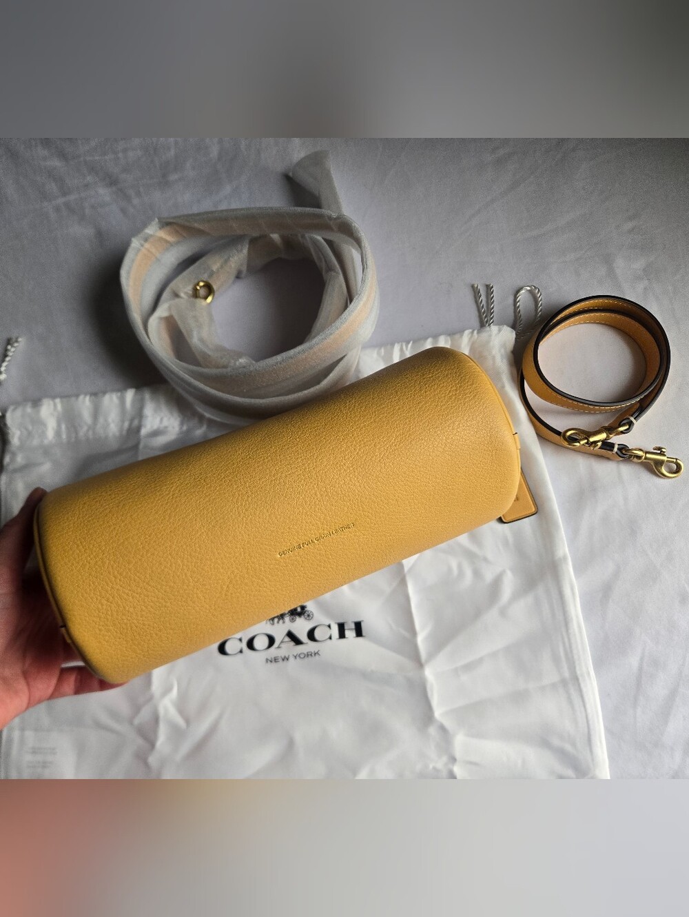 New COACH Vanilla Barrel Bag - Picture 2 of 2